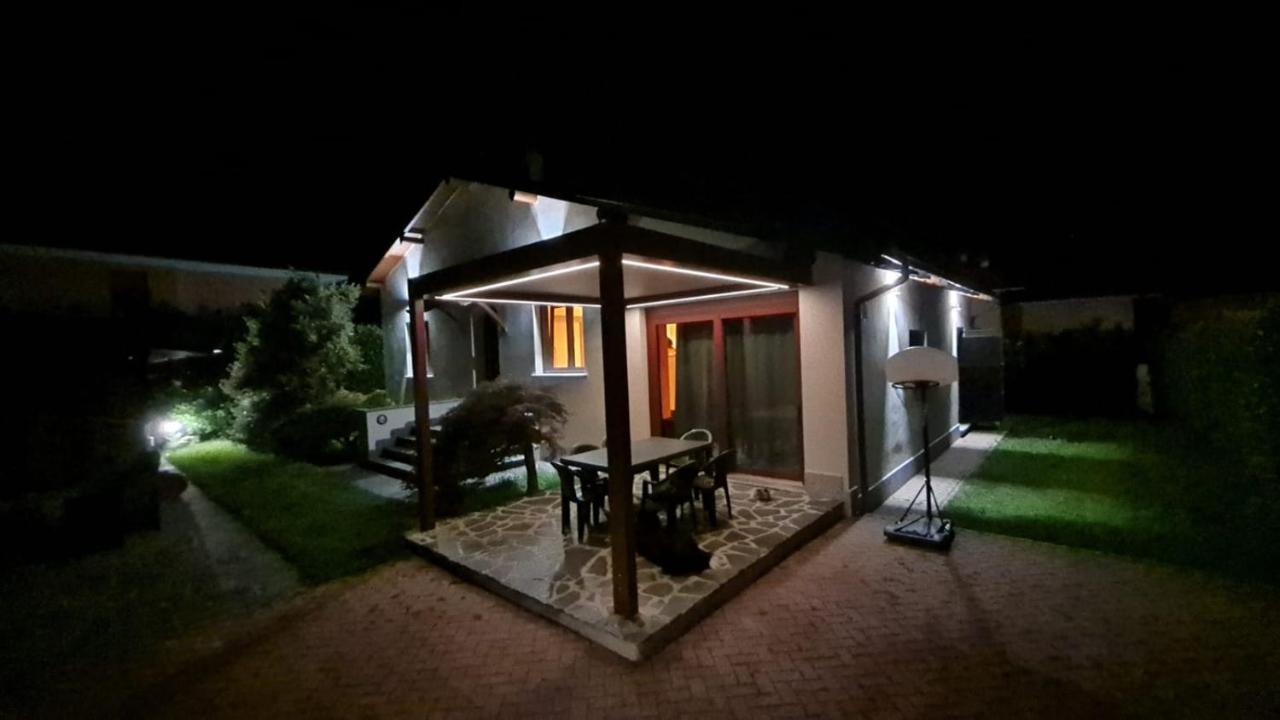 Villa Iris -Pet Friendly Stay - Garden - Private Parking- Bike Friendly Holiday House Colico Ngoại thất bức ảnh