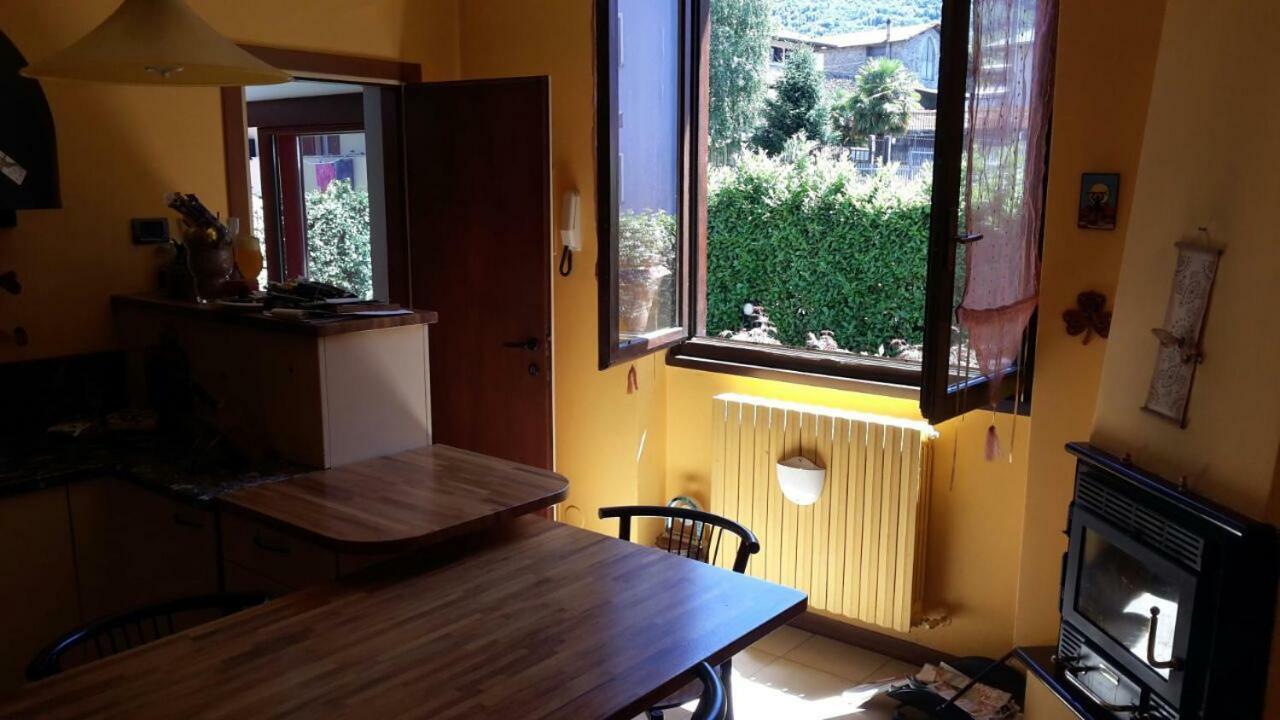 Villa Iris -Pet Friendly Stay - Garden - Private Parking- Bike Friendly Holiday House Colico Ngoại thất bức ảnh