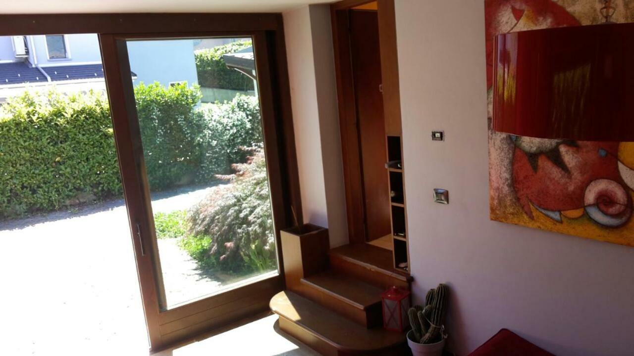 Villa Iris -Pet Friendly Stay - Garden - Private Parking- Bike Friendly Holiday House Colico Ngoại thất bức ảnh