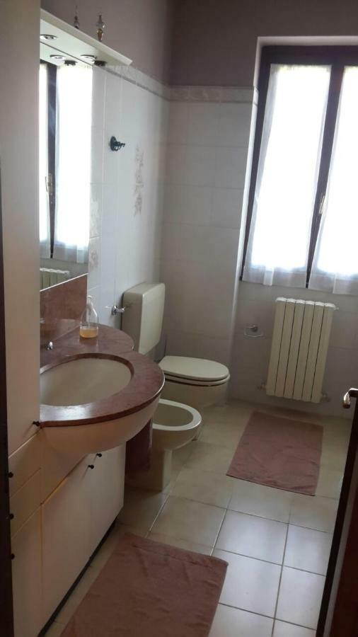 Villa Iris -Pet Friendly Stay - Garden - Private Parking- Bike Friendly Holiday House Colico Ngoại thất bức ảnh