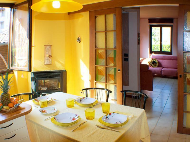 Villa Iris -Pet Friendly Stay - Garden - Private Parking- Bike Friendly Holiday House Colico Ngoại thất bức ảnh